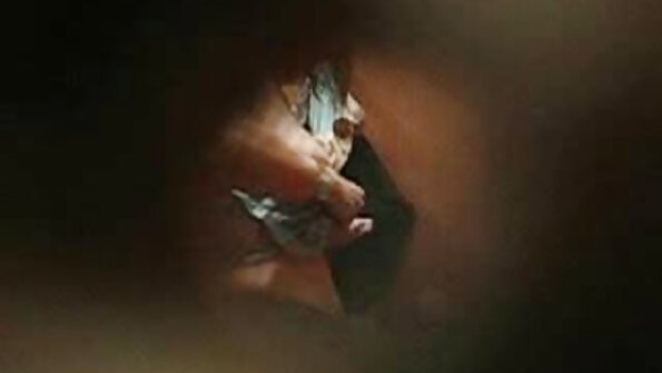 ഒരു ഡെലിവറി ഗൈയുമായുള്ള ലൈംഗിക ബന്ധത്തിന് നന്ദി പറഞ്ഞ് ഹോട്ട് സ്ലട്ട് സ്ക്രാപ്പ്ബുക്ക് നിറയ്ക്കുന്നു
