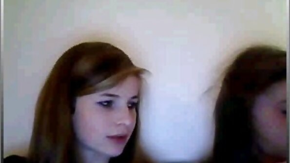 ടാറ്റൂകളുള്ള ചെക്ക് ബിച്ച് ഹാർഡ് കോക്ക് റൈഡ് ചെയ്ത് കഴുതയിലേക്ക് എടുക്കുന്നു