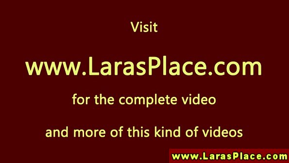 എബോണി ഗ്ലാമർ ഗേൾ സ്കൈലർ നിക്കോൾ കുനിഞ്ഞ് ഭോഗിച്ചു