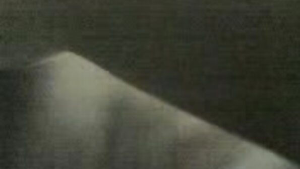 ഒരു മസാജ് കുഞ്ഞിന്റെ ആഴത്തിലുള്ളതും സാവധാനത്തിലുള്ളതുമായ നുഴഞ്ഞുകയറ്റങ്ങൾ