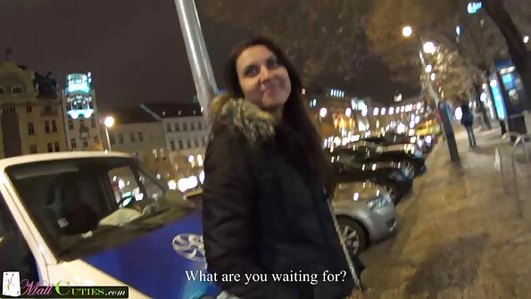 ലെസ്ബിയൻസ് അവളുടെ കഴുതയെ പിന്നിൽ നിന്ന് ഒരു സ്ട്രാപ്പൺ ഉപയോഗിച്ച് നശിപ്പിക്കുന്നു