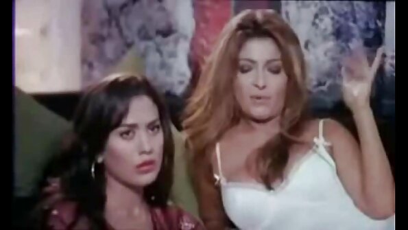 MILF വ്യായാമത്തിനായി ജിമ്മിൽ വന്നെങ്കിലും പരിശീലകനുമായി ഭ്രാന്തമായ ലൈംഗിക ബന്ധത്തിൽ ഏർപ്പെടുന്നു