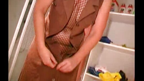 പെൺകുട്ടിയെ ചതിച്ചതിന് ശേഷം സുഹൃത്ത് അവളുടെ മുഖത്തും മുലകളിലും മുഴുകി