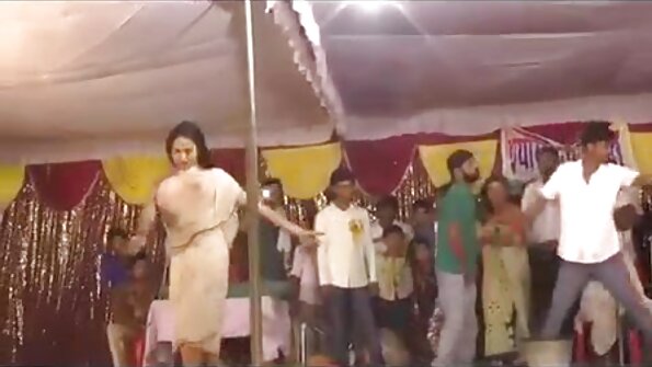 നഗ്നയായ സോളോ 18 വയസ്സുള്ള മനോഹരമായ മുലകൾ ഞങ്ങൾക്കായി സ്വയംഭോഗം ചെയ്യുന്നു