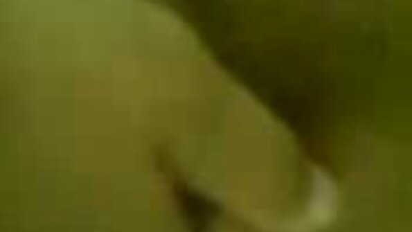 തന്റെ വലിയ കോഴിക്ക് വേണ്ടിയുള്ള ഡില്യൺ കാർട്ടർ CFNM ഹാൻഡ്ജോബ് ആ വ്യക്തിയെ മയപ്പെടുത്തുന്നു