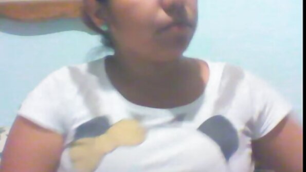 ആവേശഭരിതരായ ദമ്പതികൾ ചാരുകസേരയിൽ വികാരഭരിതമായ കോപ്പുലേഷൻ ആസ്വദിക്കുന്നു