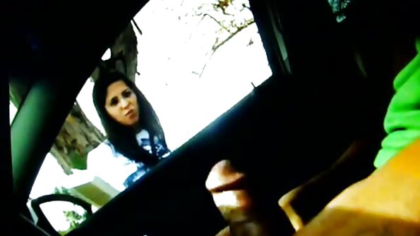 അവൾ സത്യം പറയുന്നതുവരെ മനുഷ്യൻ വൃത്തികെട്ട കോഴിക്കുഞ്ഞിനെ അടിയിൽ കെട്ടിയിട്ടു