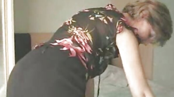 മെലിഞ്ഞ ലെസ്ബിയൻസ് ചൂടുള്ള 69 സെക്‌സിൽ ഏർപ്പെടുന്നതിനാൽ അവർ ഉച്ചത്തിലാകും