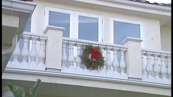 എഗേർ അനൽ വേശ്യ ഒരു സ്വാദിഷ്ടമായ കഴുതയെ വായിൽ ബ്ലോജോബ് നൽകുന്നു